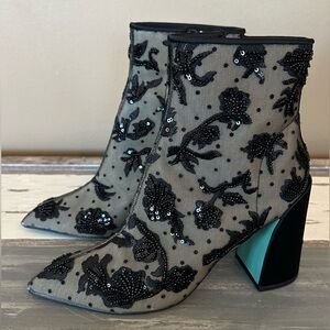 NWOT Betsey Johnson womens Merri Mesh Beaded Boot - Size 7.5